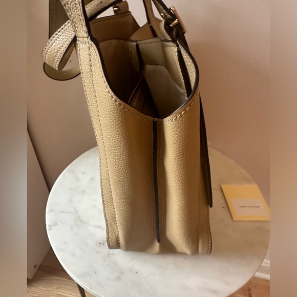 EXCELLENT CONDITION - MARC JACOBS “The Director” Faux Leather Large Tote - Tan - Picture 14 of 15